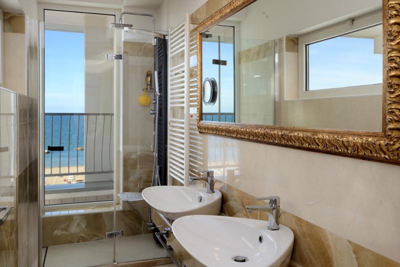 nordesthotel fr chambres-vue-mer-gabicce 018